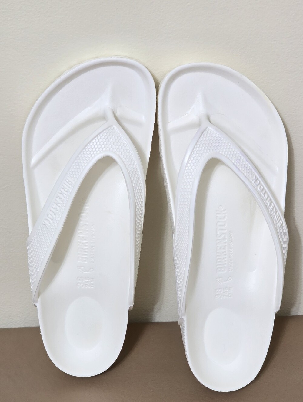 Birkenstock Honolulu Eva Flip Flops Women 38 EU/7 US Sandals Rubber White Beach - Picture 4 of 8